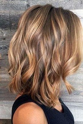 Balayage Caramel Naturel Avec Une Coupe En V