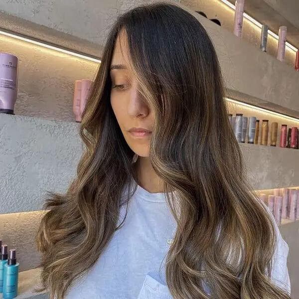 Balayage Caramel Sur Cheveux Longs Brun Foncé