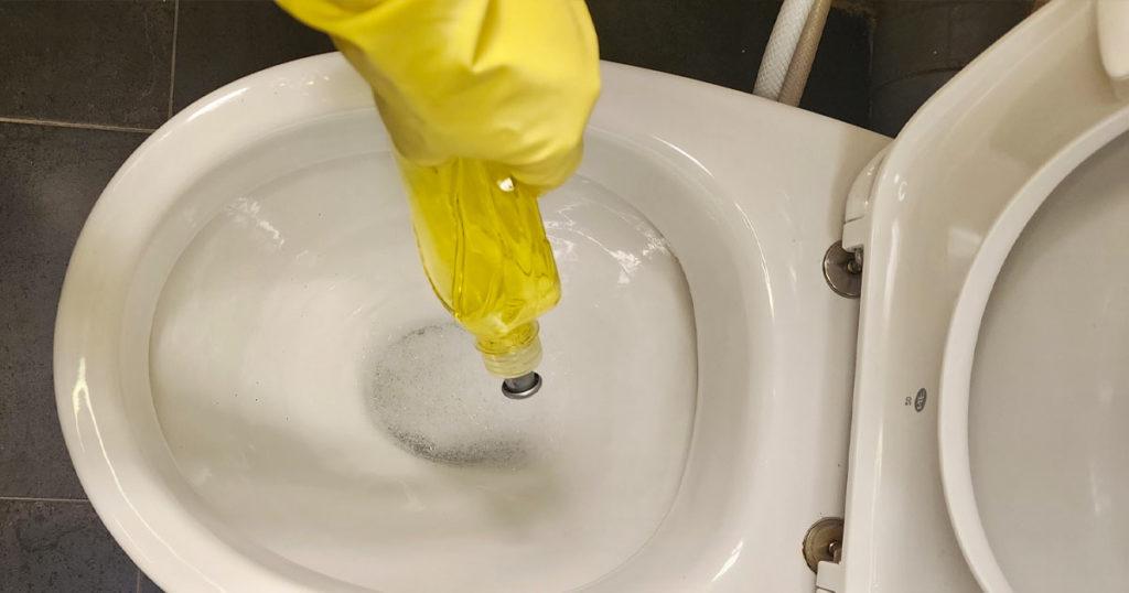 Mauvaise odeur toilette : 5 astuces pour s’en débarrasser