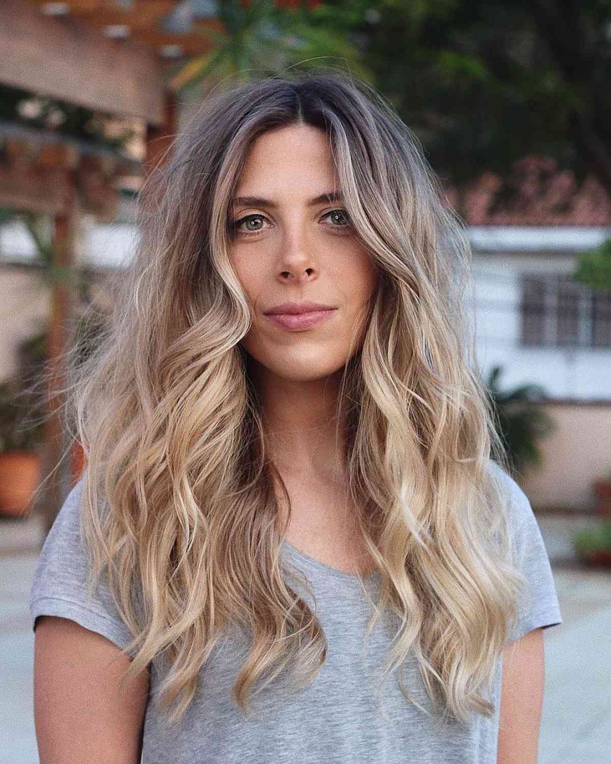 Cabelo Longo Desgrenhado com Ombre Loiro