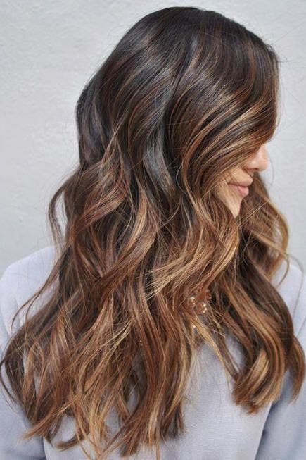 Balayage Caramel Avec Un Effet Wavy