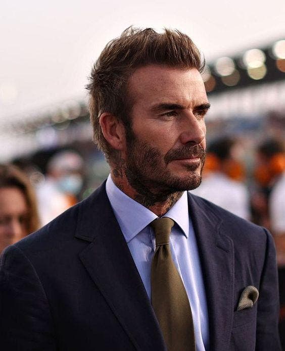 Corte militar pontiagudo à la David Beckham