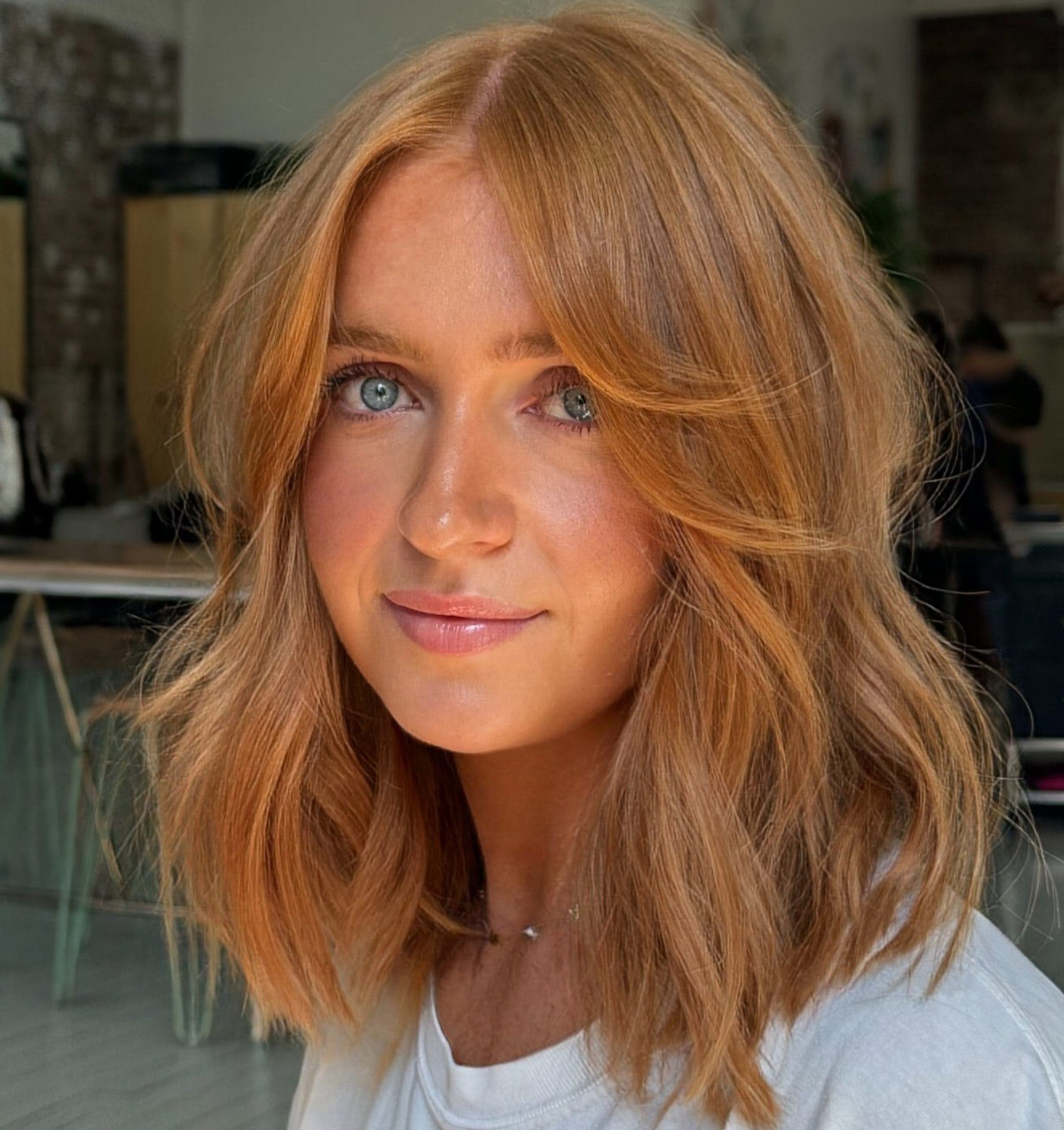 Lob couleur fraise avec frange rideau effilée
