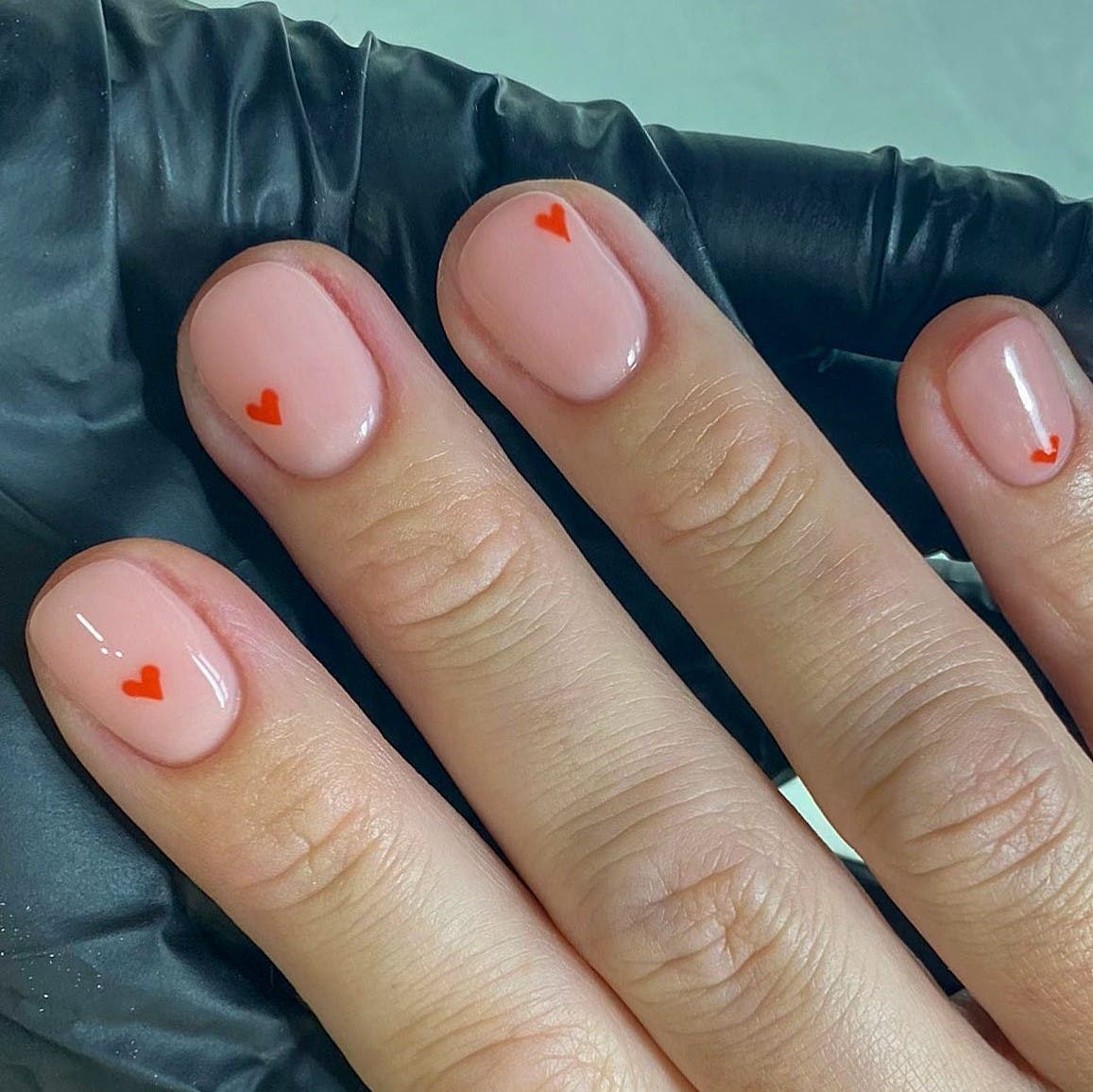 Ongles courts et élégants. Source spm