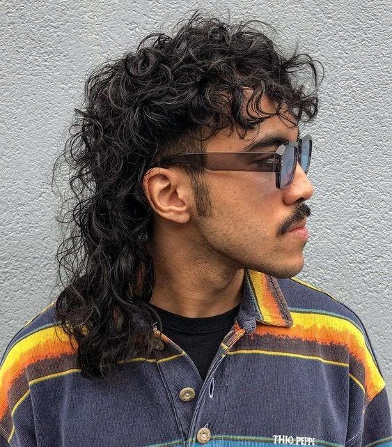 Corte mullet com undercut