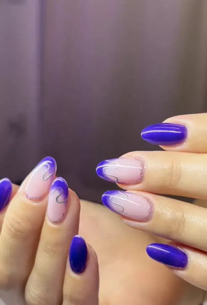 French manucure violette. Source spm