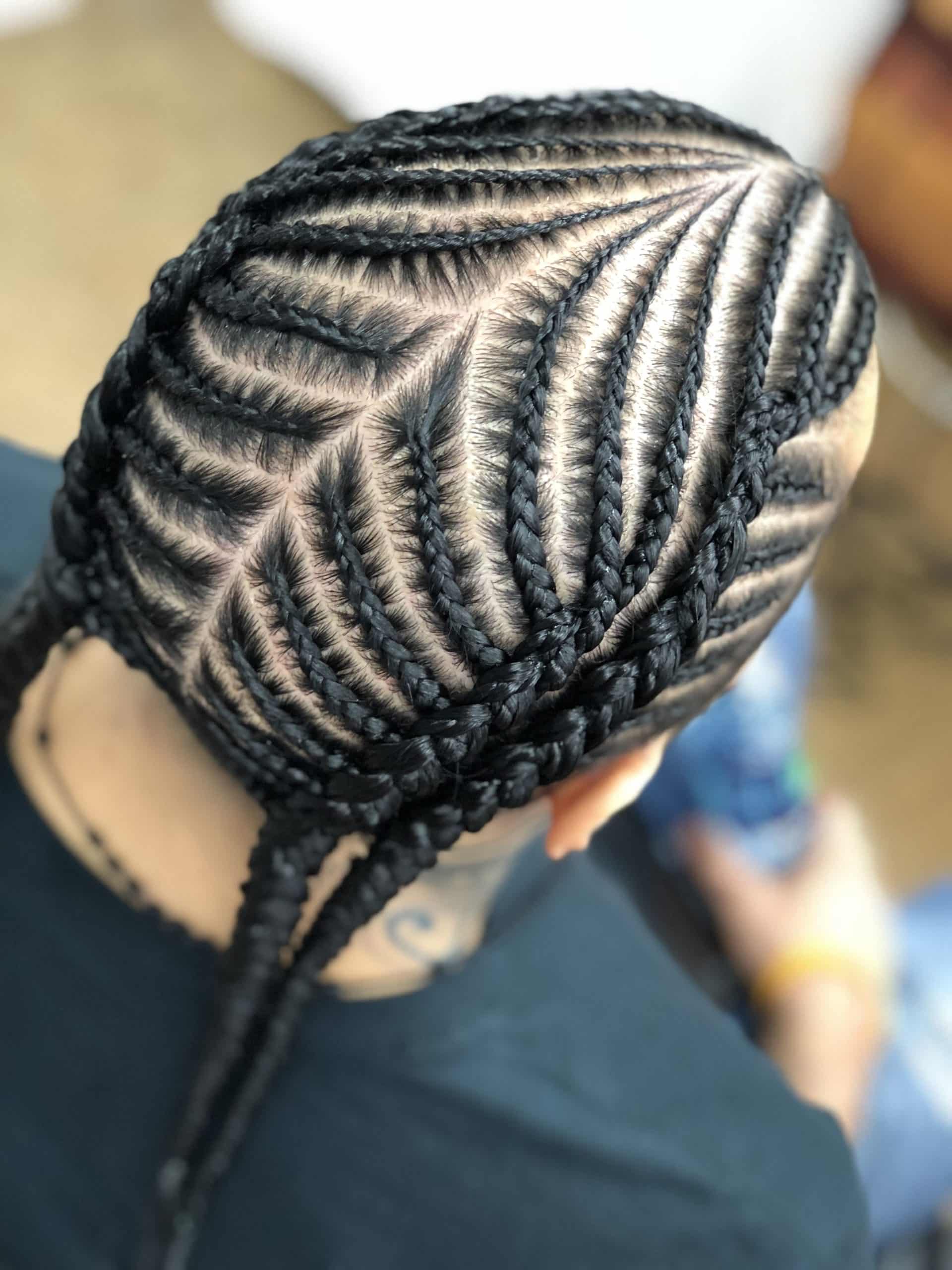 Tresses arête de poisson inversées. Source spm