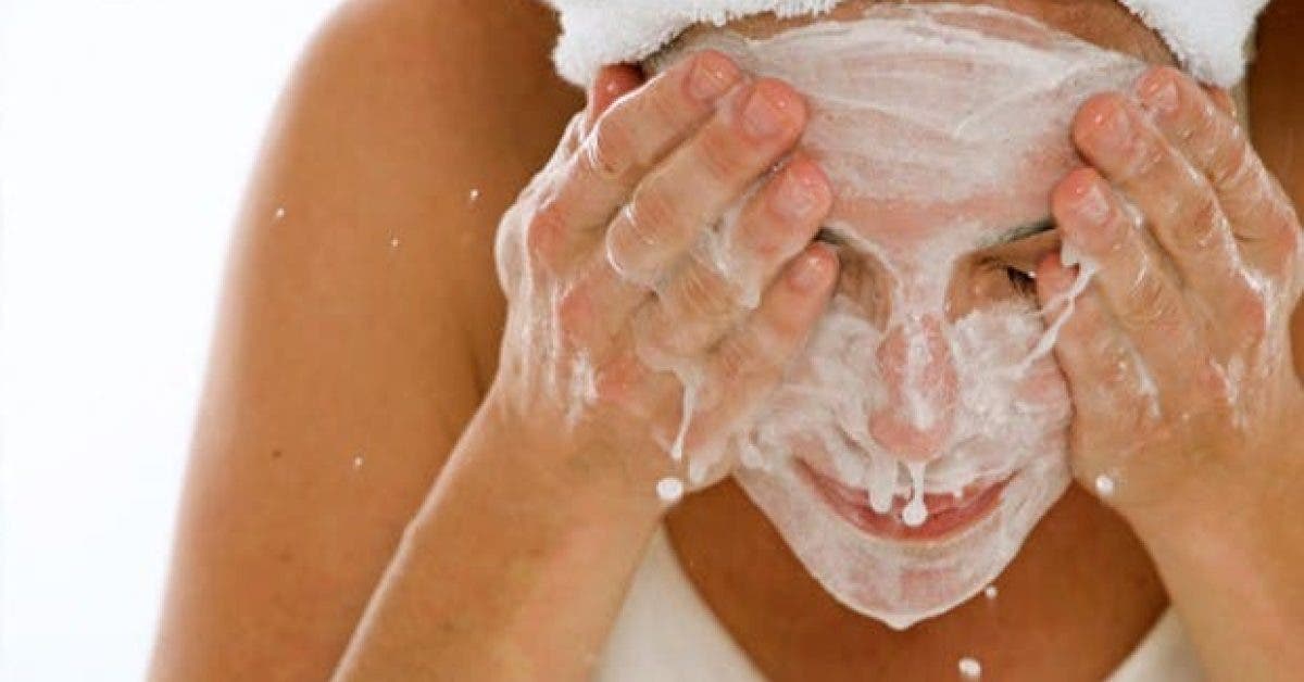 3 astuces naturelles pour exfolier la peau du visage en 10 minutes 1