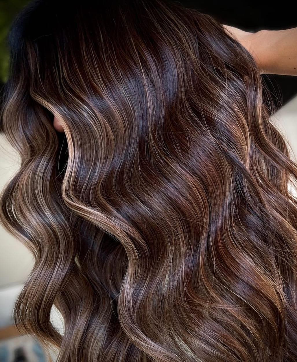 Balayage Caramel Miel Sur Cheveux Longs Ondulés