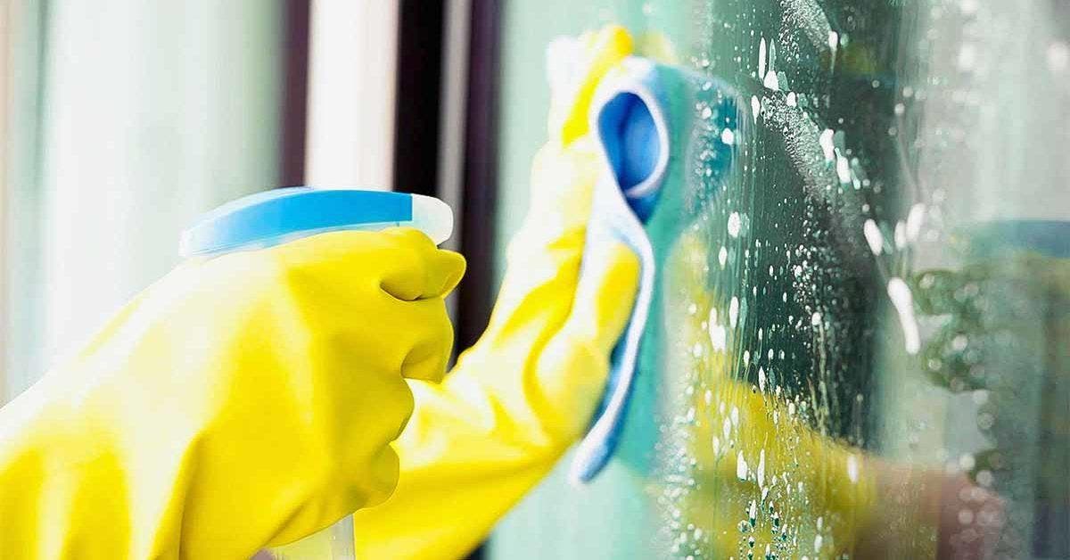 5 astuces maison pour nettoyer un miroir sale