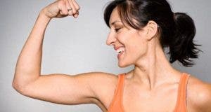 5 exercices pour tonifier vos bras sans lever de poids 1