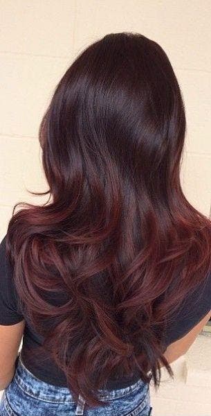 Gradiente sutil para cabelo vermelho ameixa