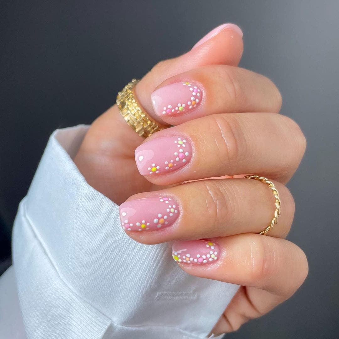 Ongles courts renforcés en BIAB. Source spm
