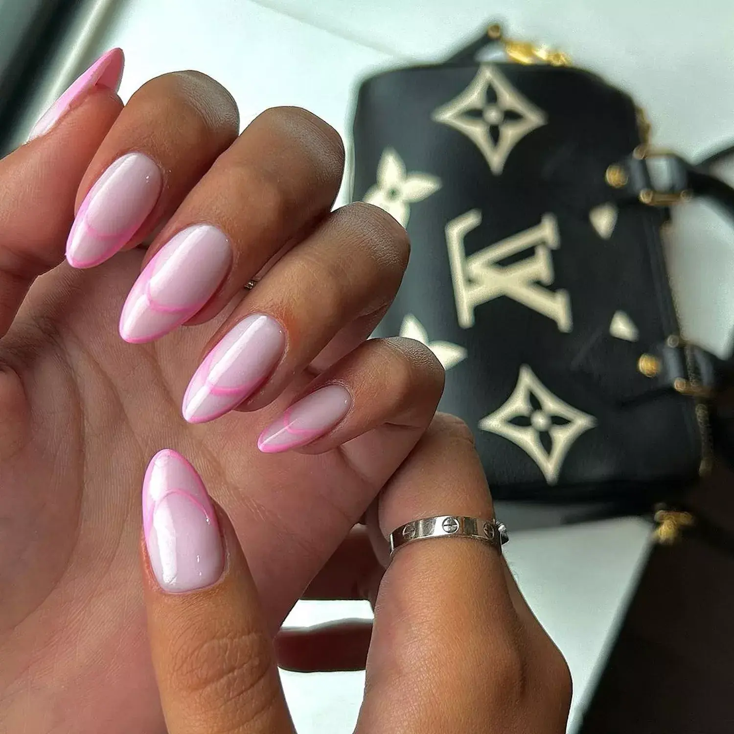 French contour rose bicolore. Source spm