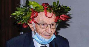 À 99 ans il décroche son master de philosophie et devient l’un des plus vieux diplômé du monde