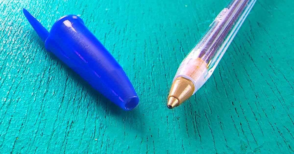 Pourquoi y'a t'il un trou dans le bouchon du stylo bic ?