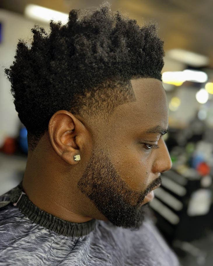 Afro hérissé avec taper Afro hérissé avec taper