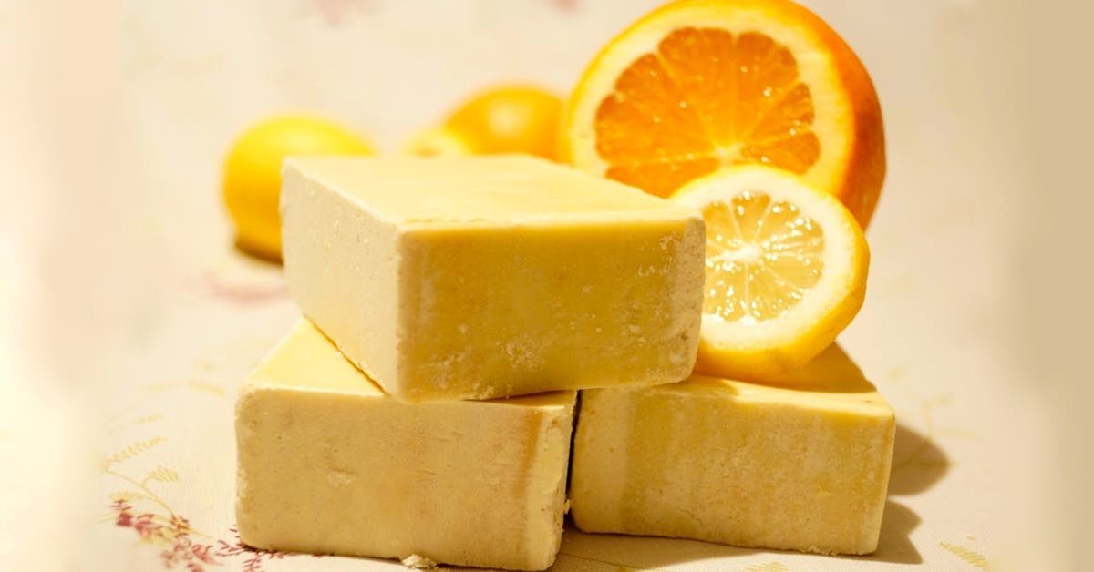 Apprenez à fabriquer le savon au citron pour éliminer l’acné et retrouver une jolie peau