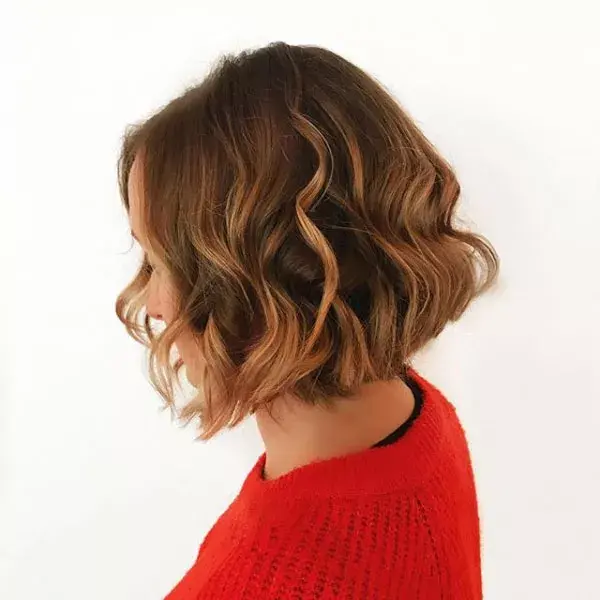 Auburn ravivé avec caramel blondé. Source : spm Auburn ravivé avec caramel blondé. Source : spm