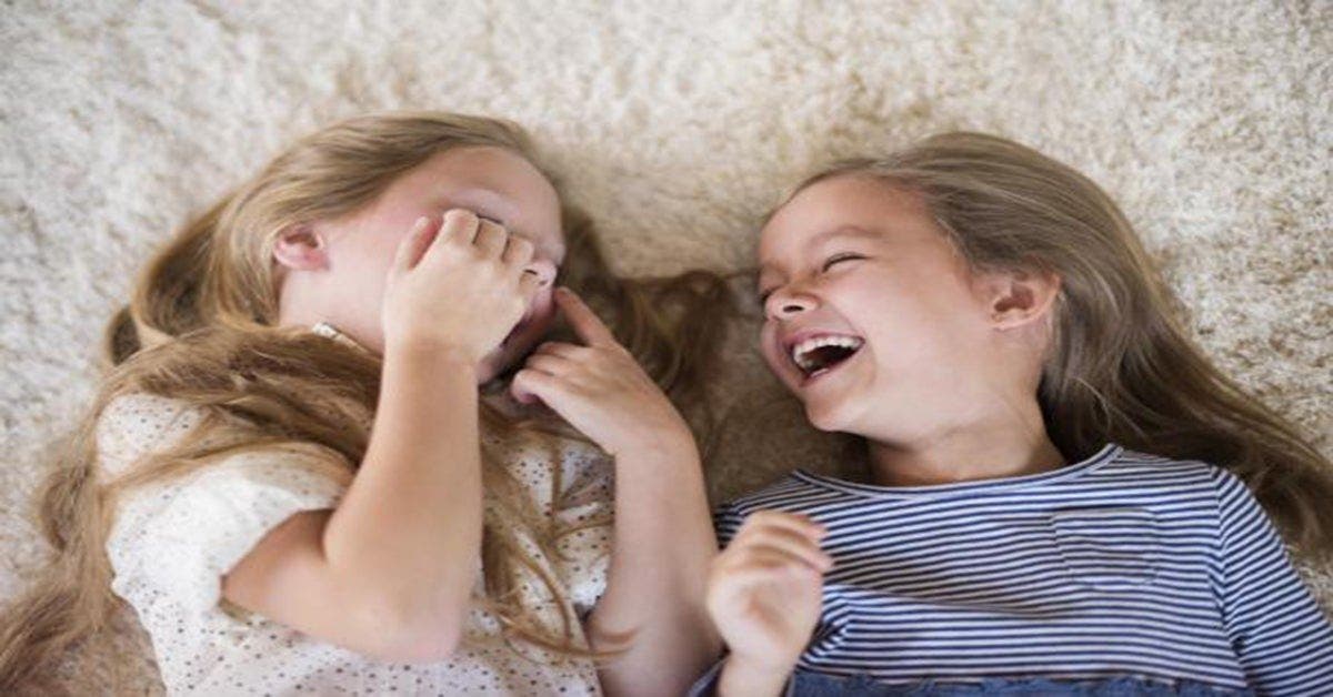 Avoir une soeur rend plus heureux et plus optimiste