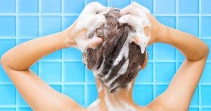À quelle fréquence faut-il se laver les cheveux _ La plupart des gens font cette erreur_