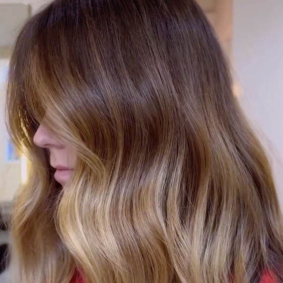 Balayage blond caramel ensoleillé Balayage blond caramel ensoleillé