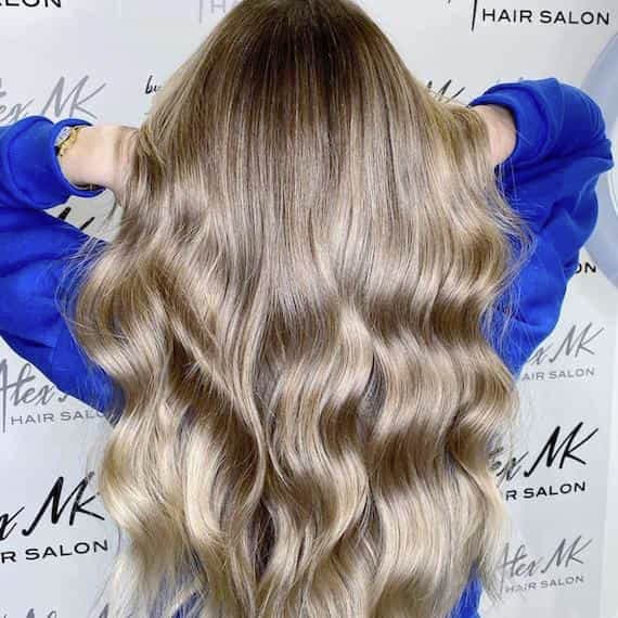 Balayage blond neutre avec babylights Balayage blond neutre avec babylights