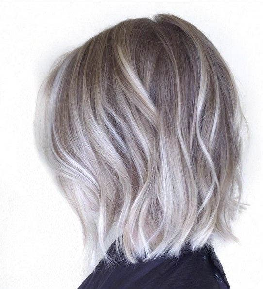 Balayage cendré sur carré court Balayage cendré sur carré court
