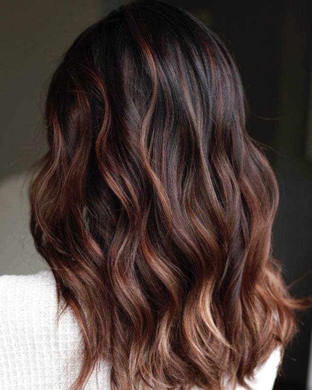 Balayage sur cheveux noirs Balayage sur cheveux noirs
