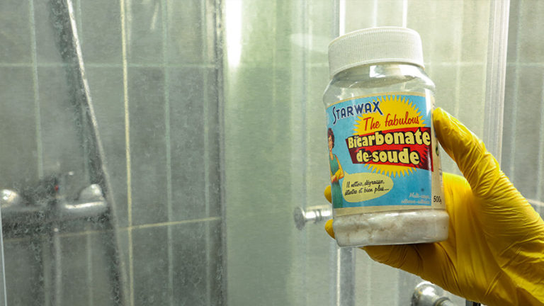 6 astuces pour enlever le calcaire de la douche