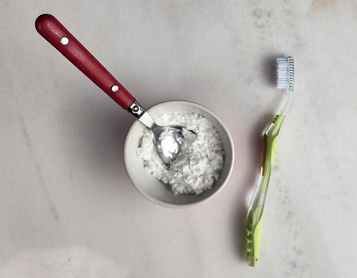 Bicarbonate de soude : Comment l'utiliser pour se laver les dents