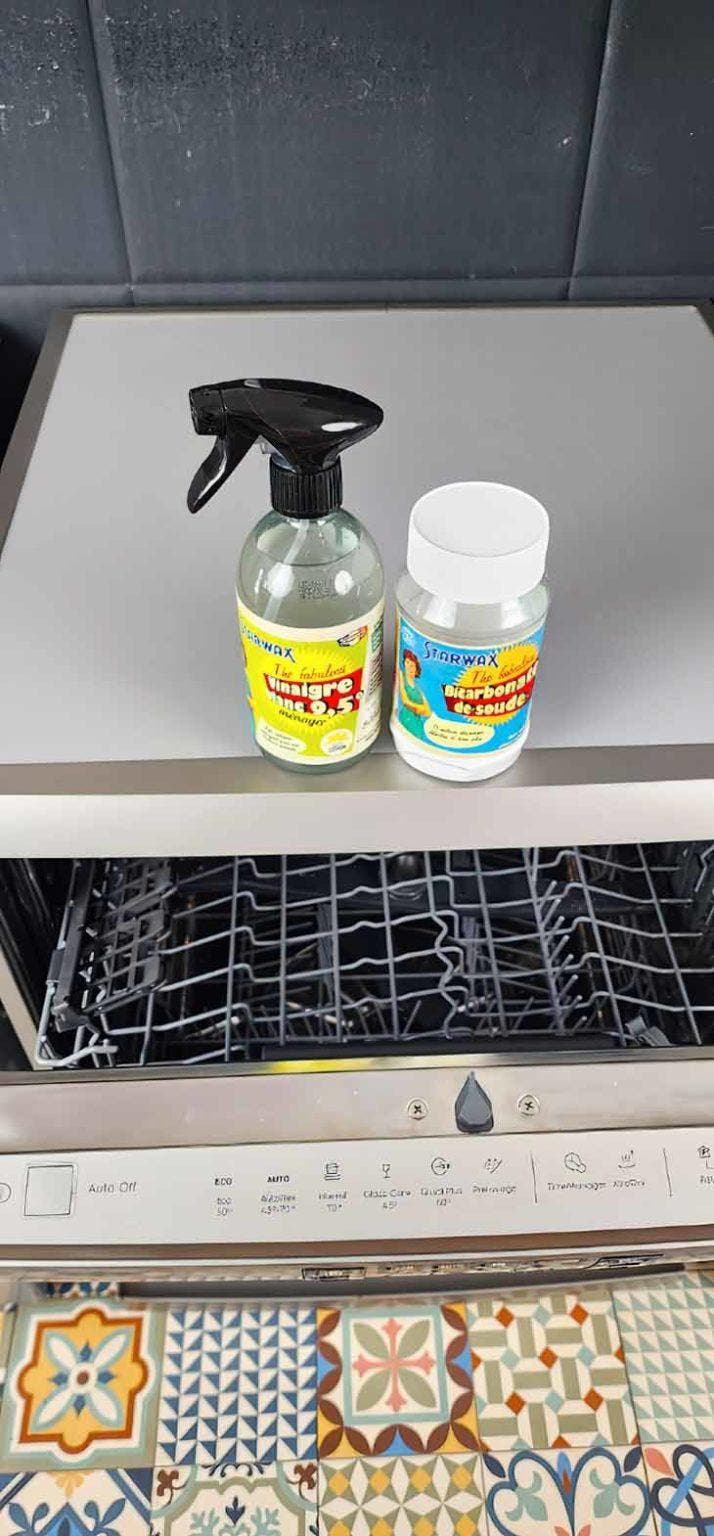 Comment nettoyer un lavevaisselle avec du vinaigre blanc et du bicarbonate de soude
