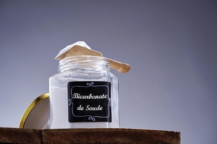 Bocal rempli de bicarbonate de soude Bocal rempli de bicarbonate de soude
