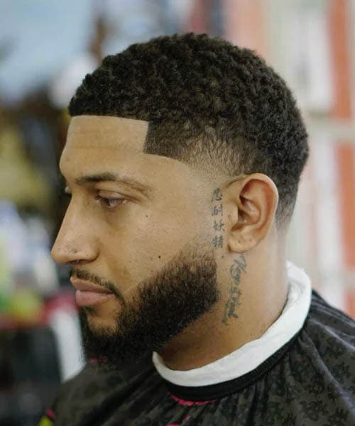 Boucles avec barbe dessinée Boucles avec barbe dessinée