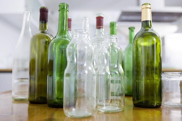 Bouteille en verre décorée peinte à la main avec corde bouteille