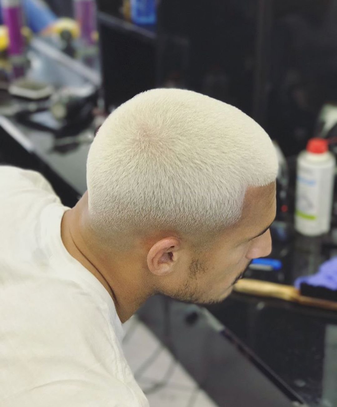 Buzz cut avec blond platine