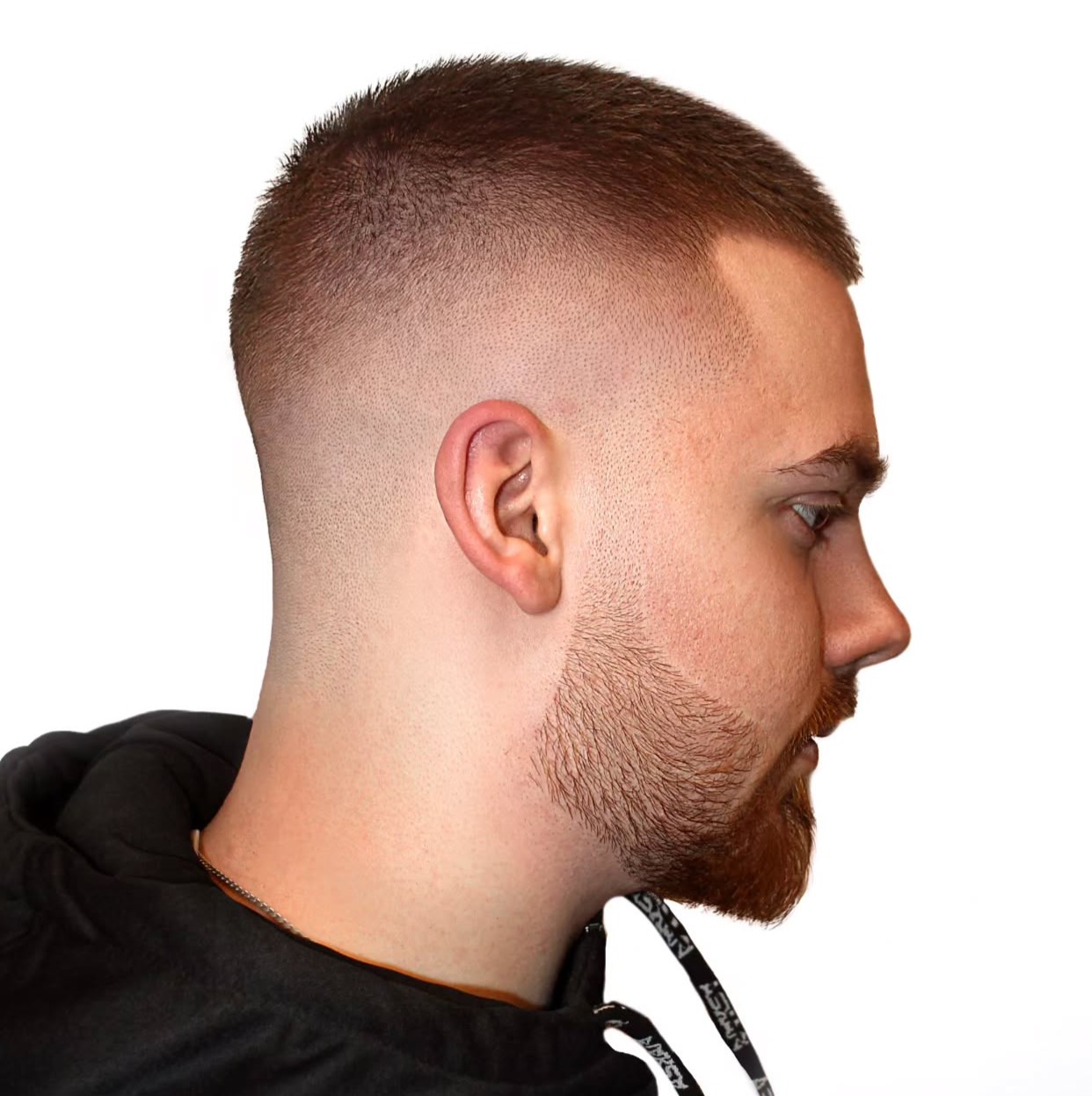 Buzz cut avec fondu à blanc (skin fade)
