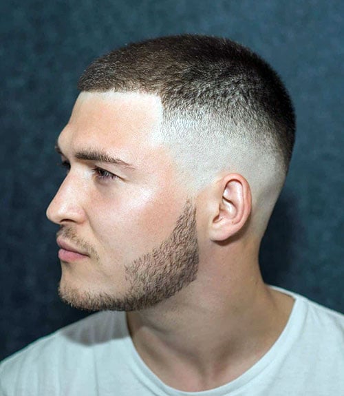 Buzz cut dégradé à blanc