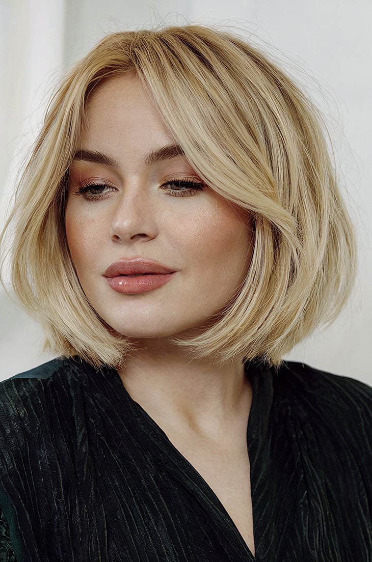 Carré blond blé d’août en dégradé discret Carré blond blé d’août en dégradé discret