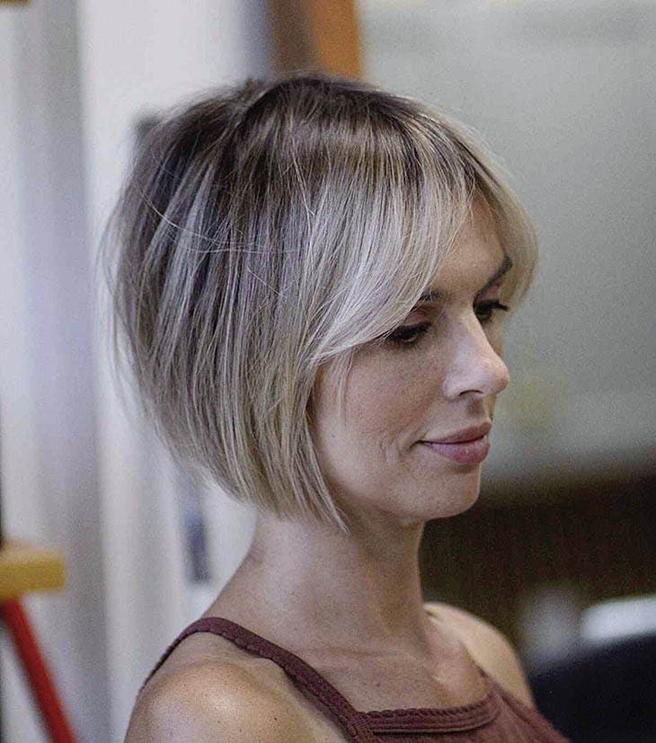 Carré droit au balayage doré Carré droit au balayage doré