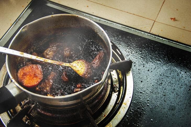 Die Zutat, die Verbrennungen an Töpfen und Pfannen sofort beseitigt. Es kostet weniger als 1 Euro 3 Verbrannter Topf 4