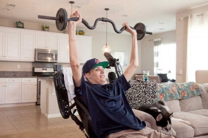 Ce jeune homme paralyse a retrouve la mobilite du haut de son corps grace au traitement avec des cellules souches