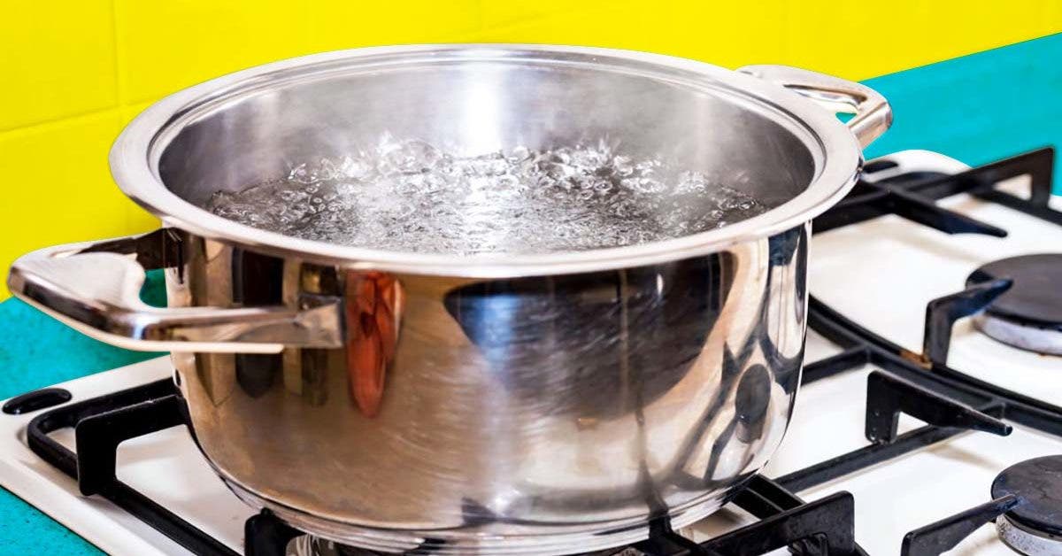 Cette eau de cuisson, que tout le monde jette est en fait un véritable miracle qui résout un problème très courant dans les foyers_