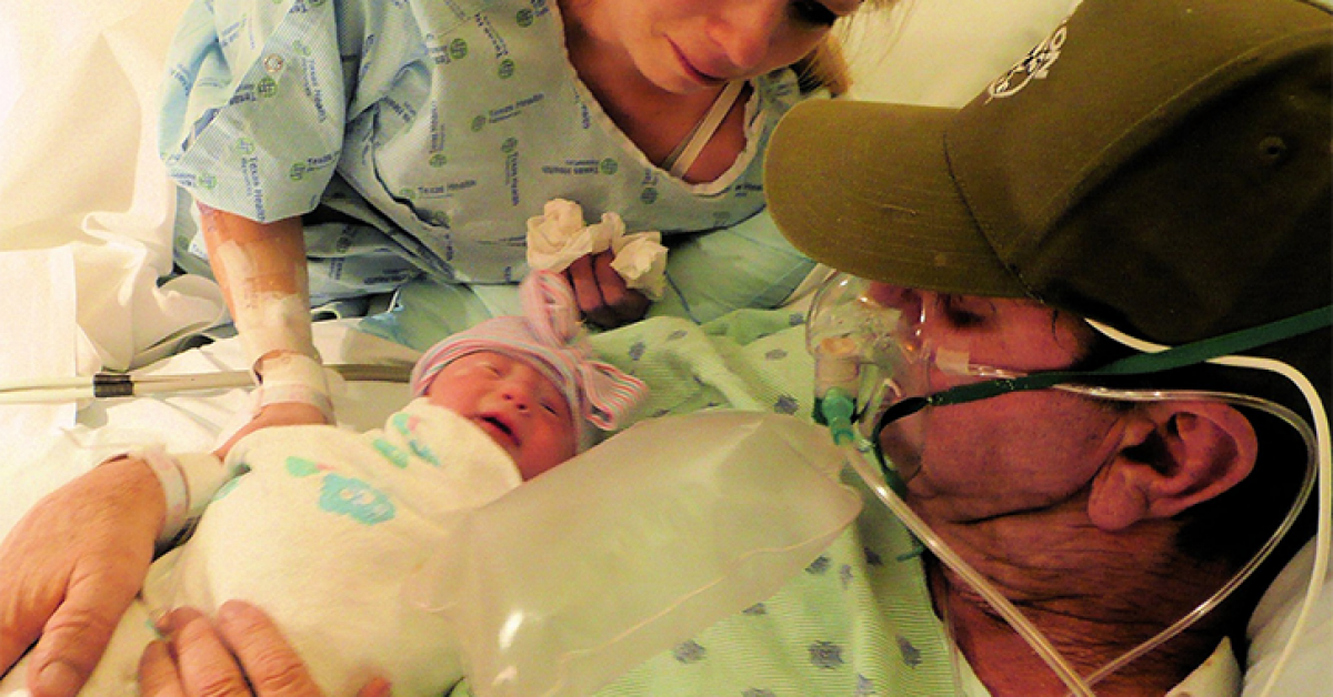 Cette femme fait un accouchement prématuré pour que son mari puisse prendre son bébé dans ses bras cinq jours avant de mourir