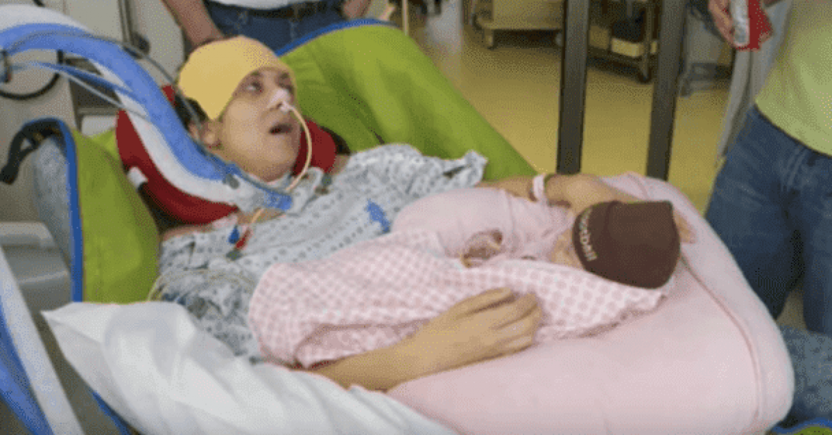 Cette maman de 26 ans est paralysé après l’accouchement