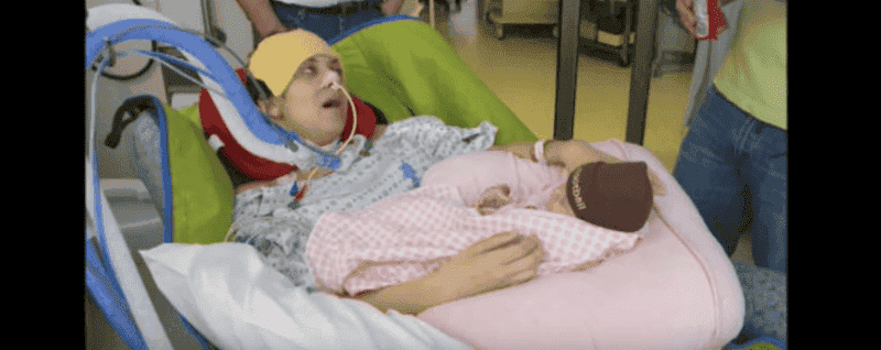 Cette maman de 26 ans est paralysé après l’accouchement