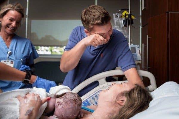 Cette mère n’arrive pas à croire ses yeux quand le médecin lui montre son bébé