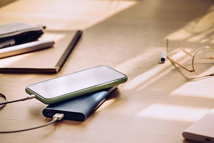 Charge your smartphone with an external battery