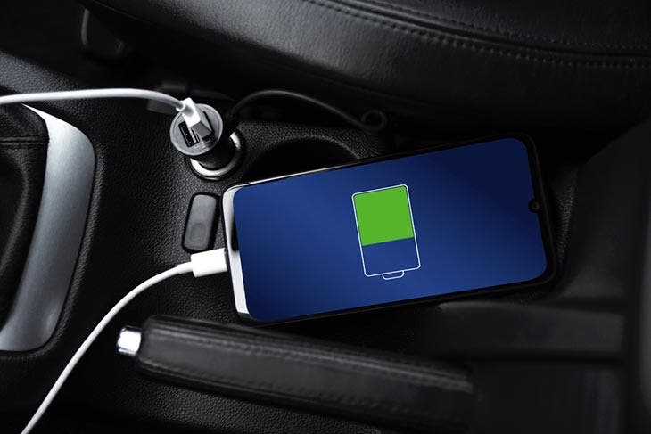 Voici pourquoi il ne faut plus charger le téléphone dans la voiture