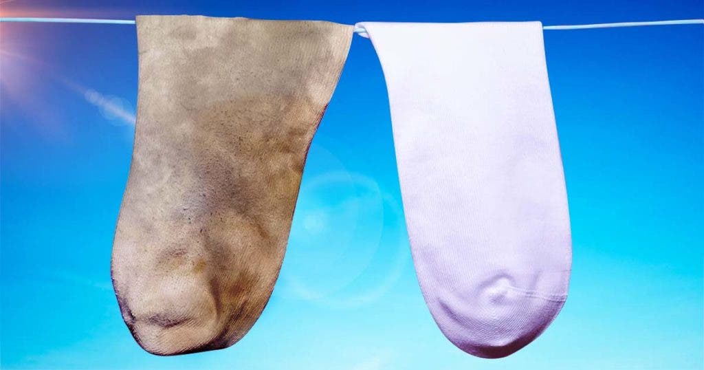 3 astuces efficaces pour nettoyer les chaussettes les plus sales